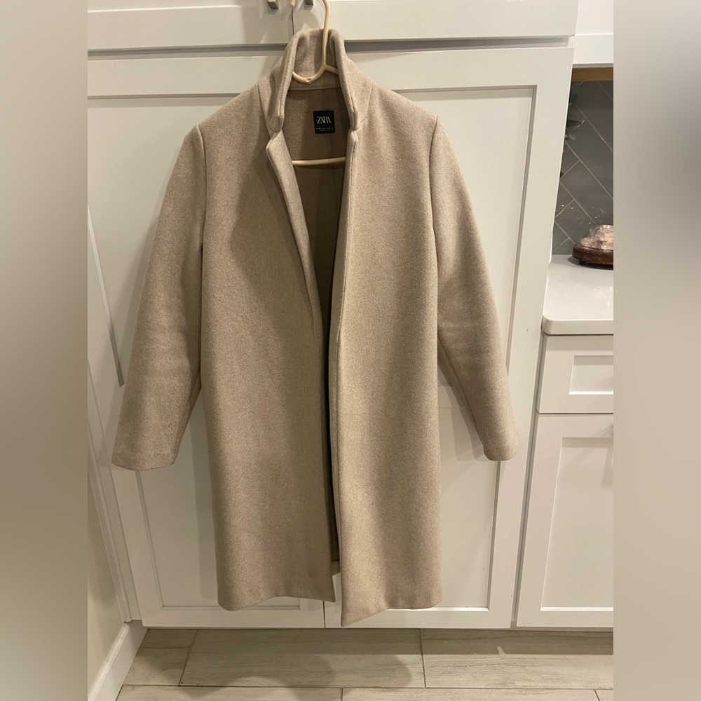 Woman’s Zara Trench coat size medium